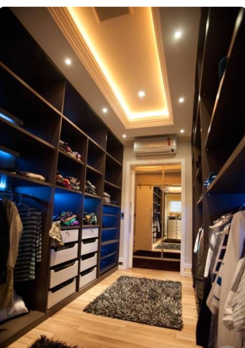 Большая открытая гардеробная комната с комбинированным наполнением Владимир