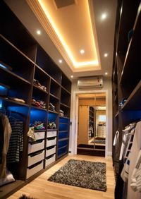 Большая открытая гардеробная комната с комбинированным наполнением Владимир