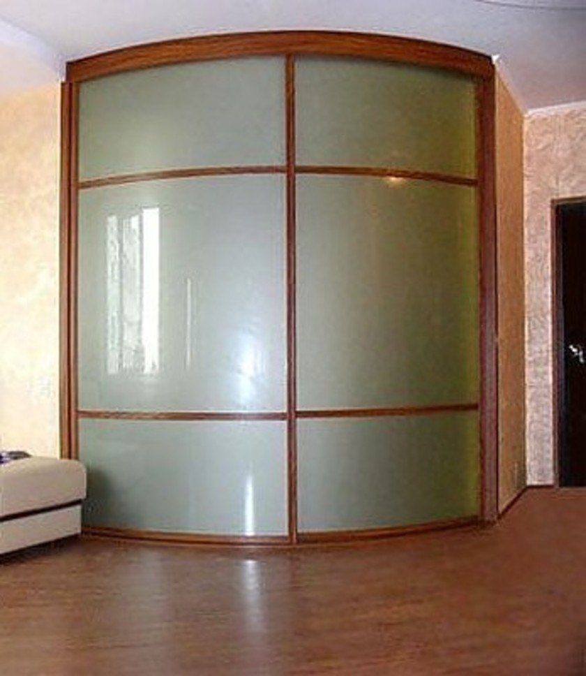 Встроенный шкаф купе радиусный в классическом стиле Владимир